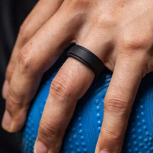 Vista 4 de ThunderFit - Anillos de boda y compromiso de silicona para hombres, con ranuras internas de ventilación y diseño elegante con borde escalonado - 8mm