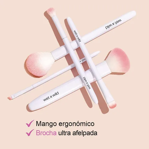 Vista 3 de wet n wild Cepillo de base de cobertura completa, cerdas empaquetadas para todas las fórmulas, agarre cómodo, libre de crueldad animal y vegano