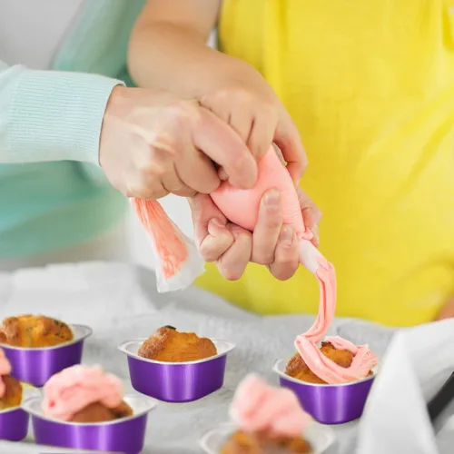 Vista 5 de Mini molde de aluminio para pasteles con tapas transparentes de 1.9 fl oz/1.86 onzas líquidas / 1.86 onzas líquidas de papel de aluminio