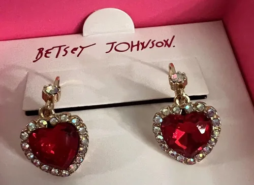 Vista 4 de Betsey Johnson - Pendientes colgantes de corazón