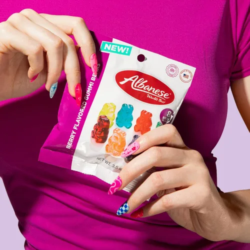 Vista 5 de Albanese World's Best Berry Flavored Gummi Bears, bolsas de dulces de 3.5 onzas, envueltas individualmente, paquete de 12