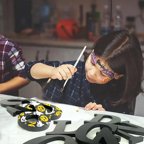 Vista 6 de AOCEAN Letras de madera negra de 8 pulgadas, letras de madera sin terminar para decoración de Halloween, letras decorativas de pie, decoración