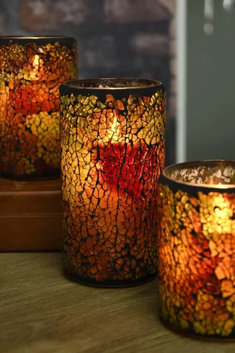 Vista 3 de TELOSMA Vela LED de mosaico sin llama, color rojo y amarillo con patrón de vidrio agrietado, vela de pilar – centros de mesa, cama, chimenea