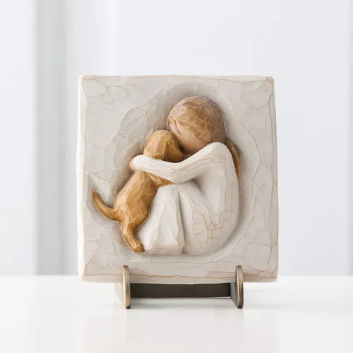 Vista 3 de Willow Tree True, Truly a Friend, una expresión de amistad y amor por los perros en bajorrelieve tallado, placa esculpida pintada a mano