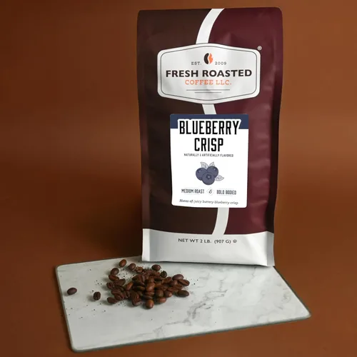 Vista 2 de Fresh Roasted Coffee, Café con sabor a arándanos crujiente, 2 libras (32 onzas), tostado medio, Kosher, molido