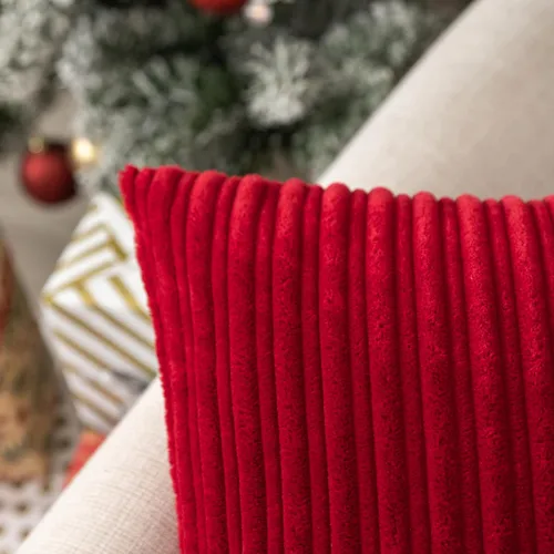 Vista 3 de UGASA - Fundas de almohada decorativas de terciopelo suave y sólidas de Navidad para sala de estar/sofá, 16 x 16 pulgadas, 2 unidades, color burdeos
