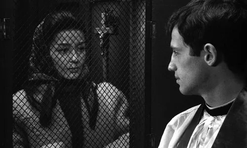 Vista 4 de Leon Morin Priest The Criterion Collection