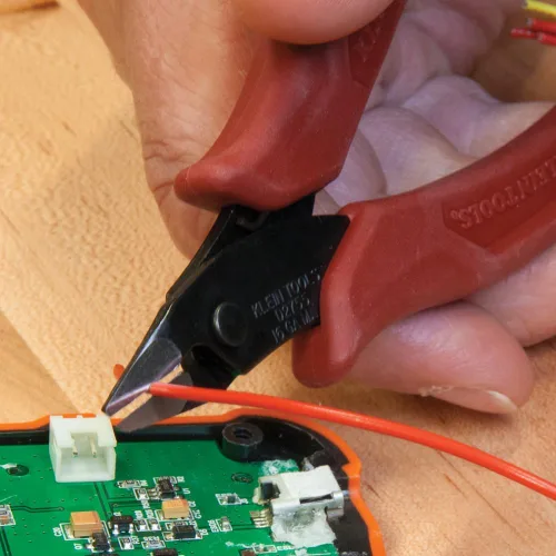 Vista 5 de Klein Tools D275-5 Alicates de corte diagonal, fabricados en EE. UU., micro alicates de alambre y alicates de corte de bridas ajustables compactos