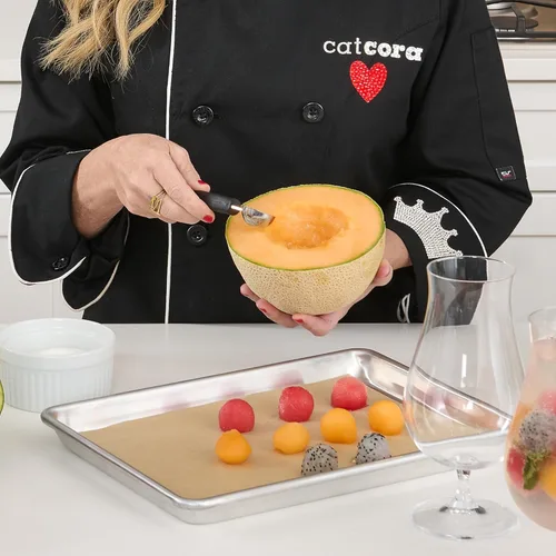 Vista 4 de Cat Cora Melon Baller, profesional 188 acero inoxidable doble cuchillas 221.181 in para bolas de melón y adornos, mango ergonómico de agarre suave