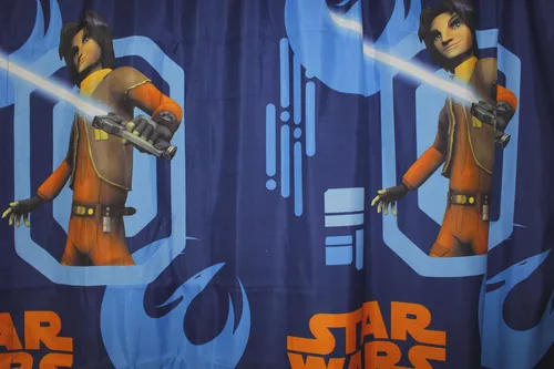 Vista 3 de Star Wars Rebels Blue - Juego de 4 cortinas de 63 pulgadas (2 paneles, 2 alzapaños), producto oficial de Star Wars
