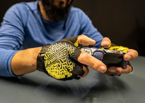 Vista 3 de Ironclad Guantes de juego, cobertura de medio dedo, ajuste de precisión, agarre de silicona de rendimiento, construcción que absorbe la humedad, 1