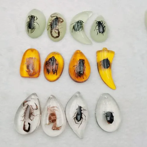 Vista 3 de Múltiples fósiles de ámbar de insectos Psc, colgantes fósiles de ámbar luminosos, colecciones de ámbar educativas y científicas (12 unidades)