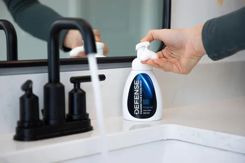 Vista 7 de Defense Soap Gel de ducha natural con aceite de árbol de té, aceite de eucalipto, romero y aloe vera, 32 onzas líquidas y líquido de defensa, 32