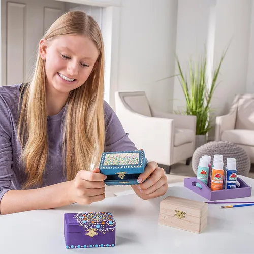 Vista 2 de Fun Express Cajas de madera con bisagras de bricolaje – Juego de 12 – Manualidades para niños – Haz cofres del tesoro, cajas de joyería, recipientes