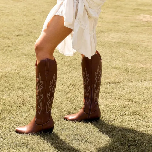 Vista 6 de TINSTREE Botas vaqueras bordadas para mujer, botas vaqueras occidentales, botas altas hasta la rodilla