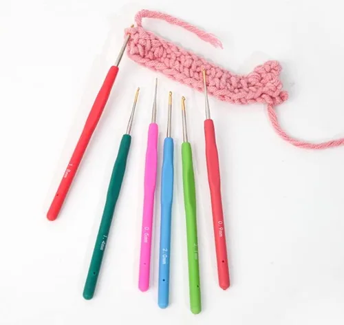 Vista 5 de Aguja de ganchillo de 0.024 in de caucho termoplástico (TPR) de mango suave, herramientas de tejer para suéter adecuado para trabajo fino y tejido