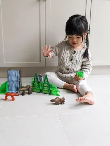 Vista 3 de MAGNA-TILES Animales del bosque - Juego de construcción magnética de 25 piezas, la marca original de construcción magnética