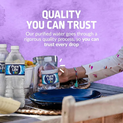 Vista 4 de Botellas de agua purificada Pure Life, pack de 24 - Agua embotellada natural enriquecida con minerales para un sabor fresco, botellas de plástico