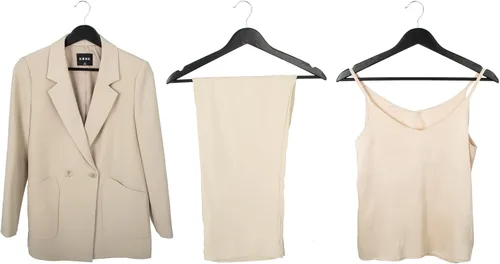 Vista 4 de Yaxa Basics Perchas de madera para trajes, paquete de 30, color negro