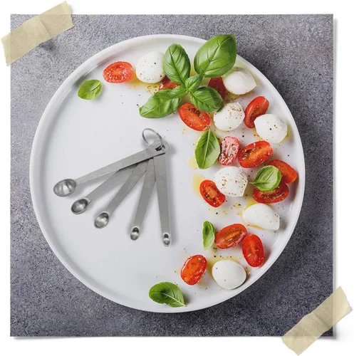 Vista 3 de Juego de 5 mini cucharas medidoras – Tad, Dash, Pinch, Smidgen, Drop – Para hacer queso, hornear, condimentos y más – Mide fácilmente el cuajo