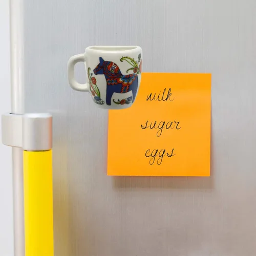 Vista 3 de Imán decorativo de cerámica de la taza del caballo de Dala azul con temática sueca de 2,25 pulgadas ScandinavianGiftOutlet