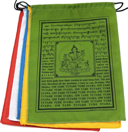 Vista 5 de Banderas de oración de Tara verdes hechas a mano con traducción al inglés de 6 x 8 pulgadas