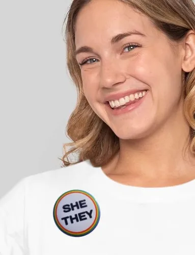 Vista 3 de SHE THEY pronoun pin - pinback button - high visibility, metric sizing (58mm, slightly larger than 2.25")