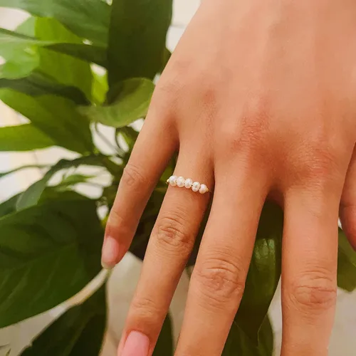 Vista 7 de Anillo de perlas de agua dulce para mujer, delicado y minimalista de acero inoxidable 316L, apilable, anillo de perlas de dedo de boda, regalo