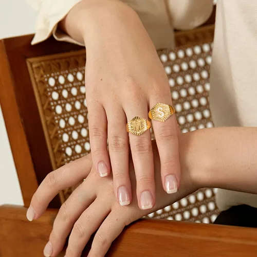 Vista 9 de KeyStyle Bold Initial Letter Rings Adjustable, GoldChic Jewelry Women Gold Statement Ring Personalized Engraved Womens Open Signet Ring for Party