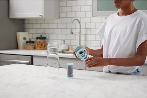 Vista 8 de Contigo Clybourn Botella de agua de plástico con filtro FreeFlow con tapa AUTOSEAL a prueba de derrames 24 onzas, sal