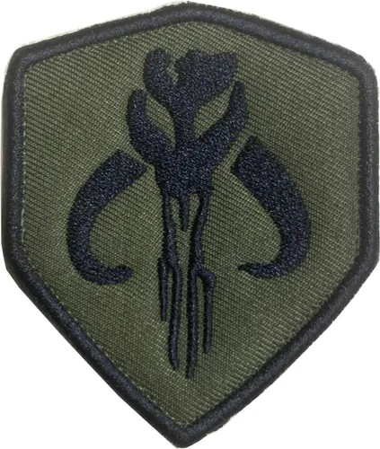 Vista 4 de Escudo táctico de calavera de película de cazador mercenario, emblema bordado militar, parche de gancho y bucle, parche táctico para mochilas Negro