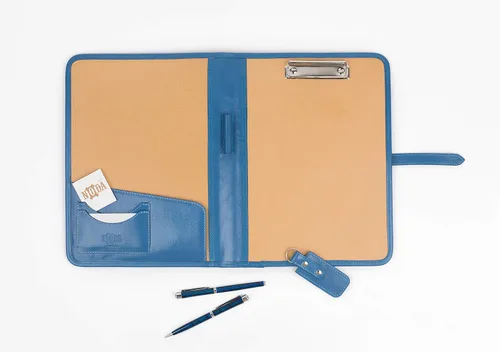 Noda Portapapeles de cuero curtido vegetal genuino italiano (azul claro) Estuche para reuniones o presentaciones Portadocumentos