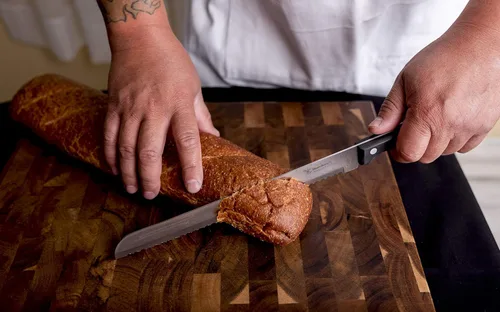 Vista 6 de Cuchillo de pan dentado de 10 pulgadas, hoja de acero inoxidable de alta calidad con borde ondulado, mango de espiga completa, cuchillo afilado
