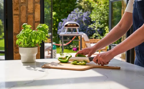 Vista 6 de Ooni Pala de pizza de madera de bambú de 12 pulgadas, espátula de pizza de 12 pulgadas, tabla de cortar pizza de madera, accesorios para horno