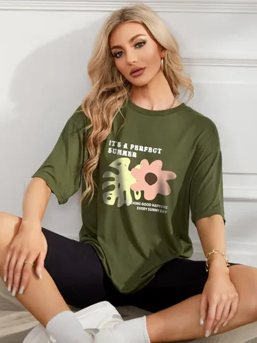 Vista 4 de WDIRARA Camiseta casual de gran tamaño con estampado de calavera y hombros caídos para mujer