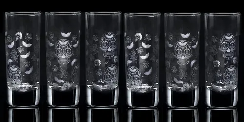 Vista 2 de Luminarc Sugar Skulls - Vaso de chupito grabado satinado (juego de 6), 2.25 onzas