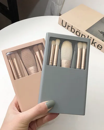 Vista 6 de Juego de brochas de maquillaje de tamaño de viaje, juego de mini brochas de maquillaje fáciles de llevar con estuche y espejo, kit de brochas