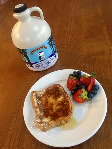 Vista 3 de Jarabe de arce orgánico Vermont – puro y totalmente natural – jarra de una pinta (16 onzas) – Grado A Ámbar rico – De Barred Woods Maple