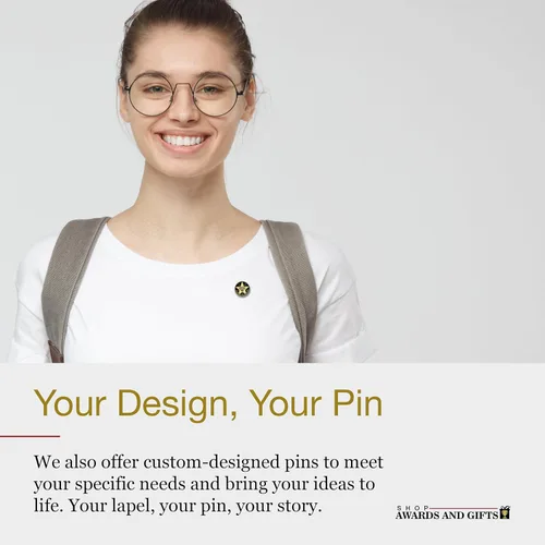 Vista 5 de Pin de solapa Compromiso con la Excelencia - Paquete de 10, Latón, No es una piedra preciosa