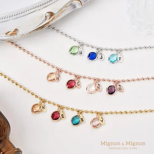 Vista 2 de MignonandMignon Collar con piedra natal para madre, con inicial, con múltiples piedras preciosas ovaladas para el mes del nacimiento, joyería