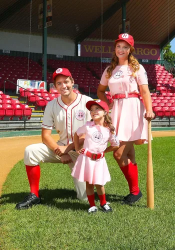 Vista 9 de Una liga de su propio disfraz de béisbol Dottie para niños pequeños, Rosa claro