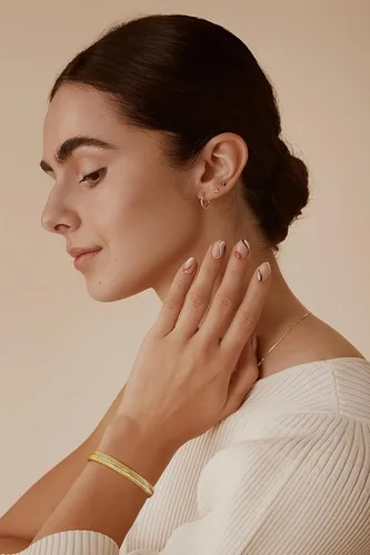 Vista 3 de CLASSYZINT Pulsera ajustable para mujer, chapada en oro de 14 quilates, pulsera de varias capas para mujer, pulsera abierta de oro, pulsera ancha