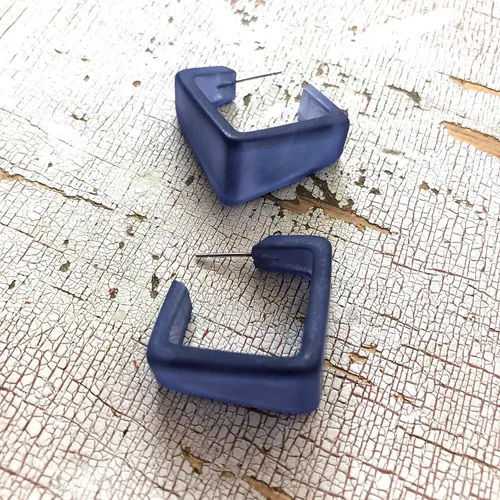 Vista 5 de Denim Blue Frosted Lucite Geometric Square Hoop Earrings