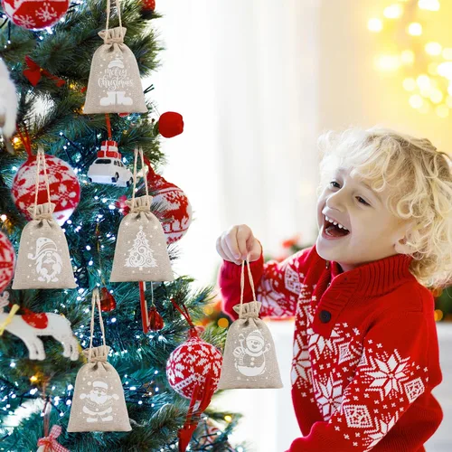 Vista 7 de CCINEE 36 pzas bolsas de lino navideñas con cordones, bolsas de regalo de arpillera navideña con cordones dobles de yute, 4 diseños: muñeco de 36