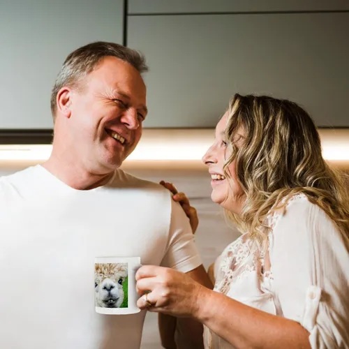 Vista 3 de 3dRose RinaPiro - Animales domésticos - Alpaca. Lama. América del Sur. Blanco. - Tazas (mug_237102_1)