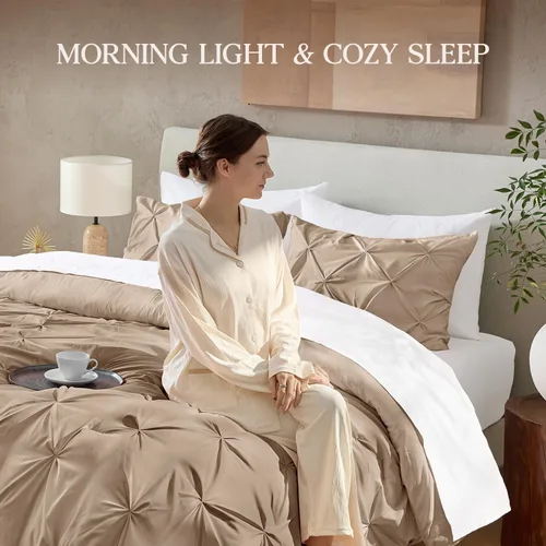 Vista 5 de Andency - Juego de edredón de tamaño California king, 3 piezas, plisado, king de gran tamaño, de relleno alternativo de microfibra, color gris pardo