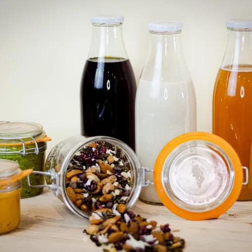 Vista 5 de Le Parfait Botellas de leche de vidrio francés con logotipo impreso de 1.890 in tapa hermética de metal giratorio Utilizado para batidos, botella