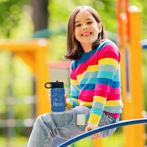 Vista 31 de Cuptify Botella de agua para niños personalizada con nombre en botella de agua aislada con anillo brillante verde de 12 onzas Verde brillante