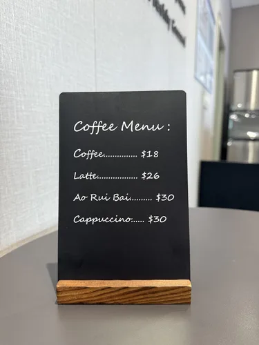 Vista 3 de NEWNEWSHOW Letreros de pizarra de doble cara de 8.7 x 12 pulgadas, pizarra de mensaje borrable con base de madera para tiendas, bodas, cocinas