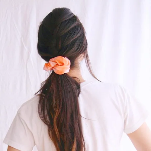 Vista 5 de Paquete de 25 coleteros blancos para teñido anudado, suministros de fiesta, color blanco, de algodón elástico, coleteros para el cabello para mujer
